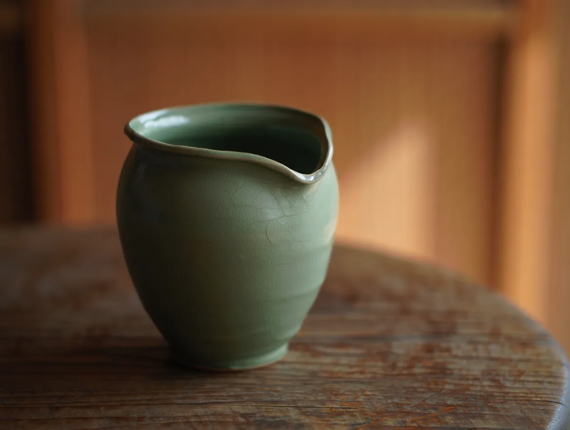 Håndlaget keramisk vase